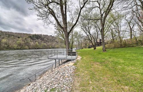 White River Fishing Escape with Deck and Patio! - Foto 2