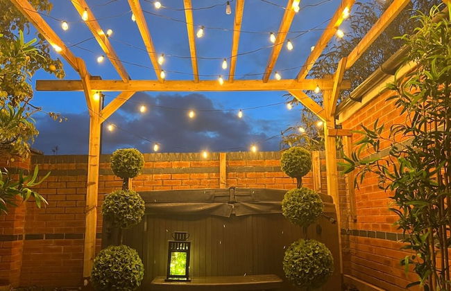 The Cheshire Gathering - Hot Tub 8 Bedroom - Photo 48