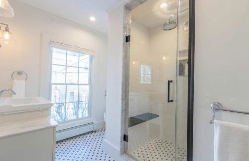 Beautifully Restored Home in Manchester Village - Foto 19