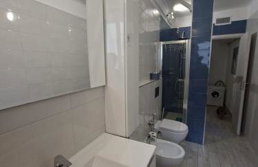Grand F2 60mq centre Antibes, proche plages, commerces, 2 balcons, parking, train, bus, deco vintage, pet friendly - Foto 44