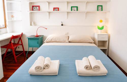 The Red Suite in Florence with Free Parking - Photo 9
