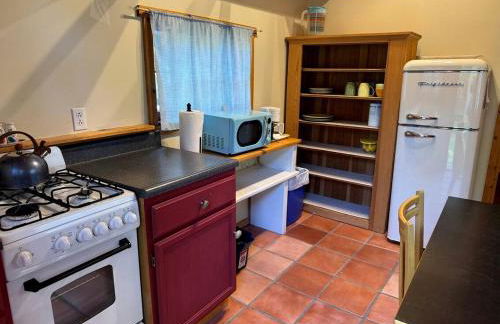 Cozy Rustic Cabin with Riverside Patio on the Pecos River – Pecos, New Mexico - Foto 2