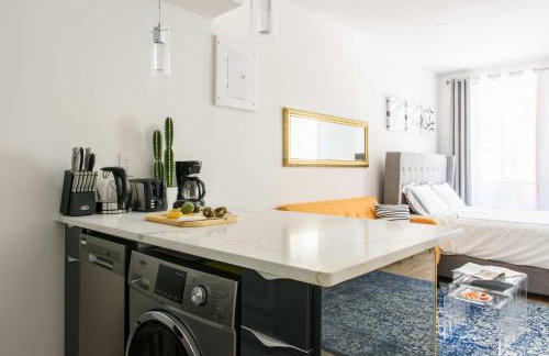1597-3 Studio Upper East Side Apt W&D in unit - Photo 4