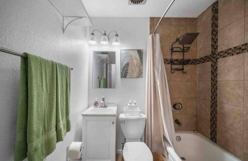 Family Retreat w/ Theater, Pool & Outdoor Dining - Foto 5