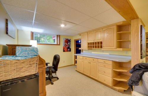 Hermantown Home with Decks, Grill and Hot Tub! - Foto 21