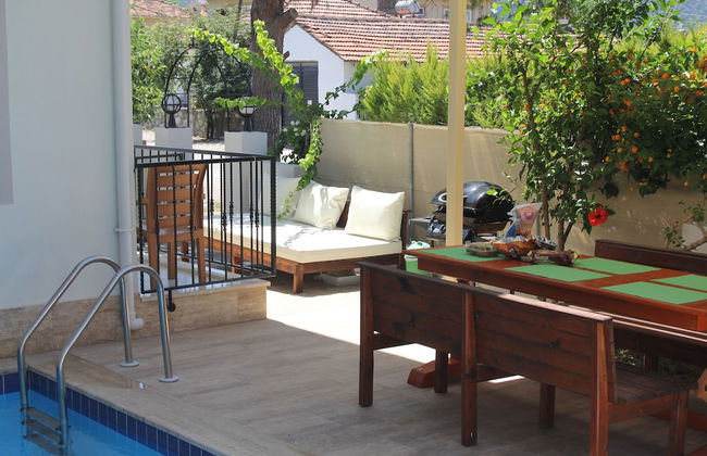 Villasevval-sleeps8-pool-bbq-ac-neartown - Photo 16