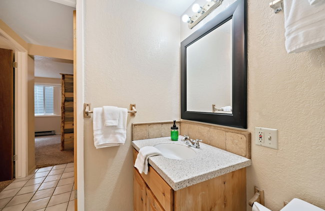 Trapper 8: Cozy 4-Bedroom Condo, 1 Minute to Yellowstone, perfect for 8 guests. - Foto 6