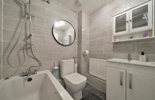 Thames Family Retreat, 2 bed house, Sleeps 6, with Parking and Garden - Foto 23
