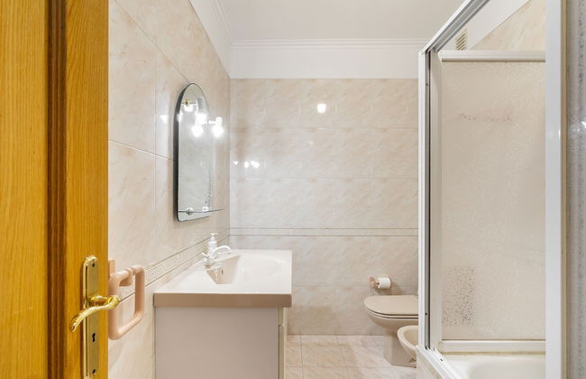 Perfect Family Hideout Residence W/Ac & 4Br + 5Ba - Photo 28