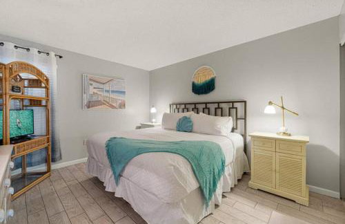 Snowbird rate! Heated pool, steps to private beach - Foto 10