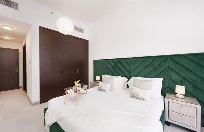 Maison Privee - Elegant and Panoramic Sea View Apt on Al Reem Island - Photo 4