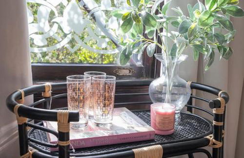 Historic Jewel Walk to Eats & Shops - Foto 32