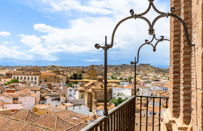 Entrada a la Catedral de Guadix de Granada - Foto 2
