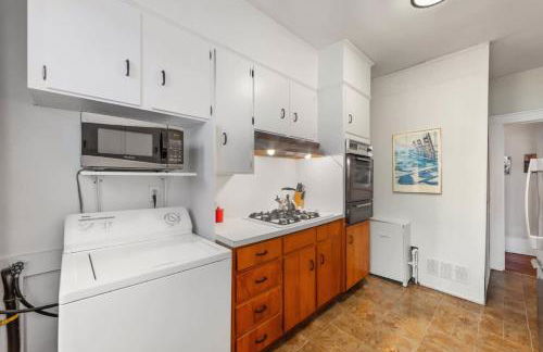 Elegant and Colorful 1BR with Covered Porch - Foto 12