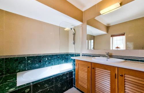 FLH Quinta das Salinas Triplex with Balcony - Photo 21