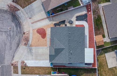 Fully Stocked Home with Hot Tub and Private Yard - Photo 60