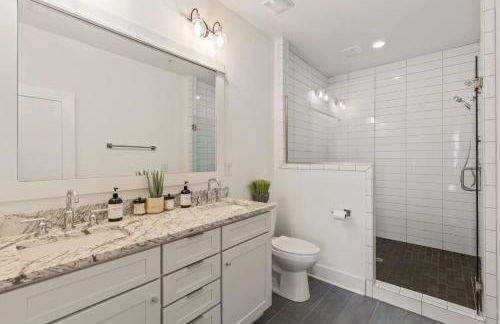 Walk to Vanderbilt and Belmont with Garage and Rooftop Deck - Foto 36