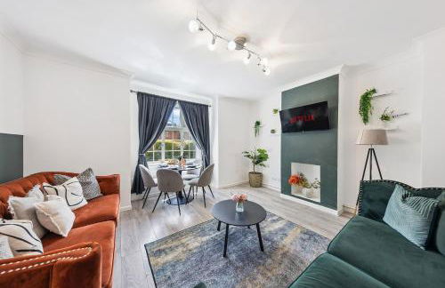 Modern and Comfortable Spacious 3 Bedroom House with Large Private Garden - Foto 1