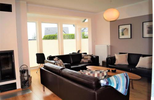 Modernes, großzügiges Ferienhaus - Naturstrand, großer Garten, Ruhe - Photo 2