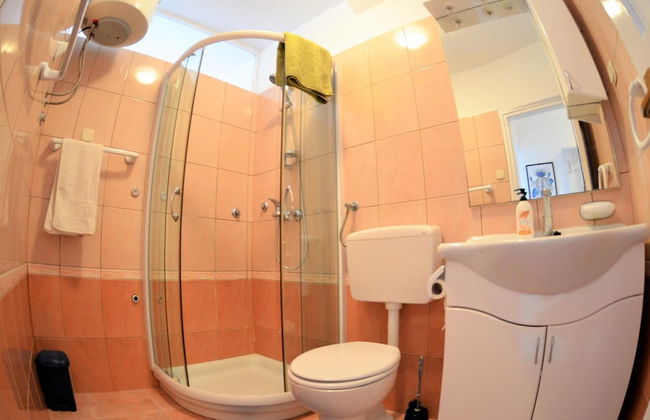 Bright and Breezy Apartment With Terrace and Sea View - Photo 14