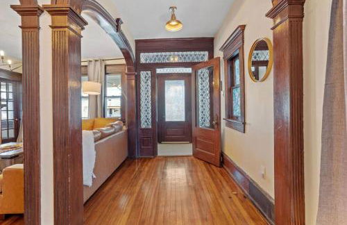 AC 9 BR 4BA Victorian Manor - 1 Block to Beach - Foto 8