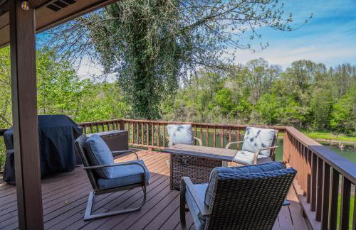 Riverfront Little Red Cabin, Hot Tub, World-class Trout Fishing, Views & Boat Access - Photo 50