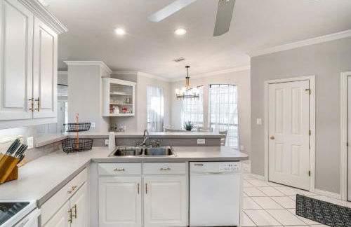 about 3 Mi to Dtwn Aubrey Vacation Rental with Patio! - Foto 16