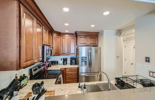 Pet Friendly Townhome WIth A Fireplace And A King Bed In Littleton - Foto 11