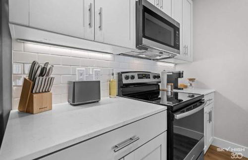 Cozy Luxury Apt, Gym, King Bds, Comfy Sectional - Foto 24