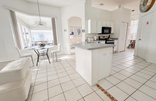 Grand Luxury Deluxe 4BR Pool Home Near Disney - Foto 7