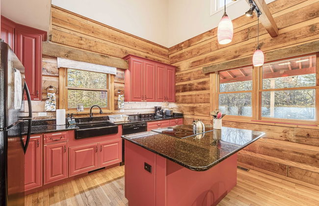 Red Cedar by Avantstay Cabin w/ Hot Tub + Views! - Foto 36