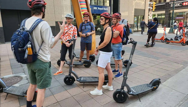 Tour en patinete eléctrico por Calgary - Foto 4, Conociendo la historia de Calgary
