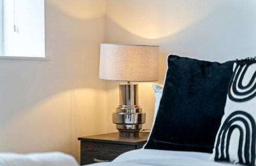 Luxury 1-Bed Apartment in JQ, Sleeps 3, Parking & Netflix, Ideal for contractors - Foto 28