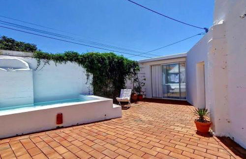 Casa Típica com Pátio e Tanque - Foto 5