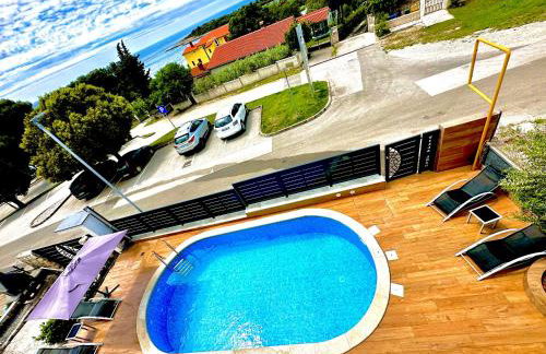 SANJA - with a large covered terrace and pool - Foto 2