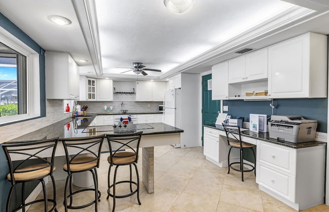 Luxury Waterfront Home With Pool 3 Bedroom Home by RedAwning - Foto 9