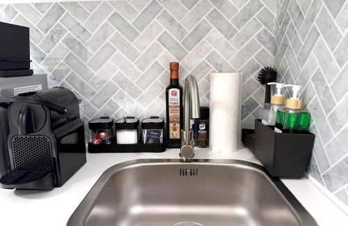 Gemütliches 2 Zimmer Ambient Apartment mit Queensize-Bett , Etagenbett& Schlafsofa in Alsternähe - Foto 7