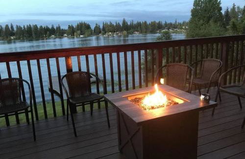 Beautiful Private Lake Lodge with Private Dock and Mountain Views - Foto 7