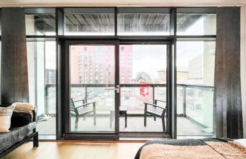 Lovely 2 Bed Duplex Apartment with Hydro Views - Photo 16