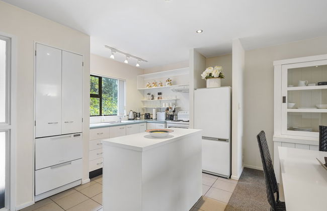 Stylish Central 2BR Apt nr Hospital - Foto 16