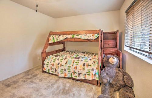 Wooded Yard, Gas Grill Lush Pinetop Retreat - Foto 21