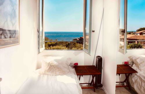 Panoramic Sea View Villa in private residence with pool - Photo 22