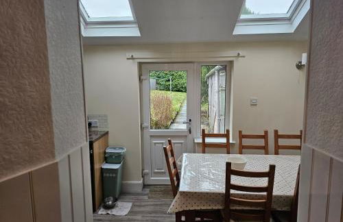 3-bed Cottage - Fast Wifi-big Garden - Town Centre - Foto 9