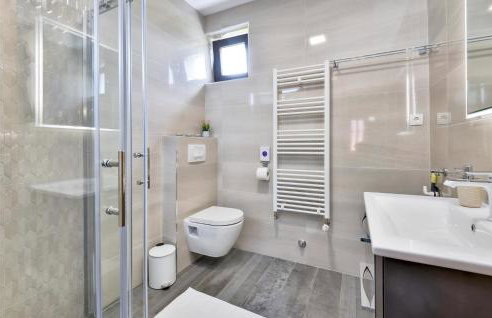 5 Bedroom Cozy Home In Desni Stefanki - Foto 40