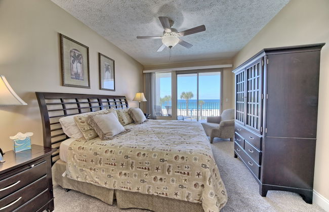 Beautiful Beachfront Condo with Pool View - Unit 0203 by RedAwning - Foto 8