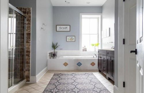 The Lady Emma Lafayette Park with Bowling ABODEbucks - Foto 29