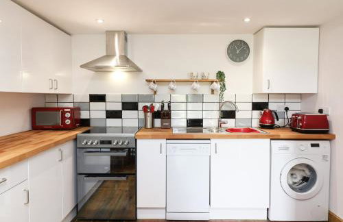 Wisteria Cottage - Photo 5