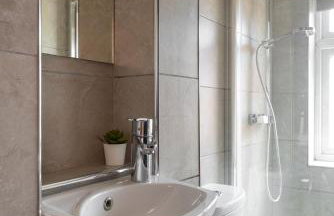 Large Luxury Solihull 5 Bedroom House - The Residence - Close to NEC - Sleeps 9 - Photo 40