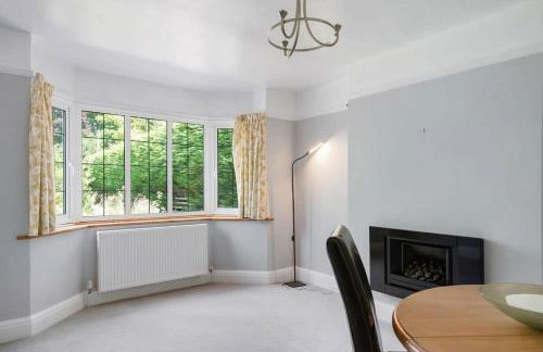 Spacious Cotswolds House Garden with Hot Tub - Foto 15