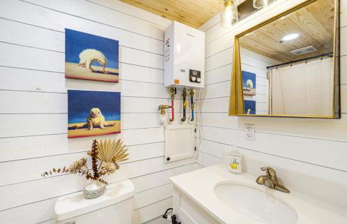 Secluded Lenoir Tiny Home with Private Hot Tub! - Foto 10